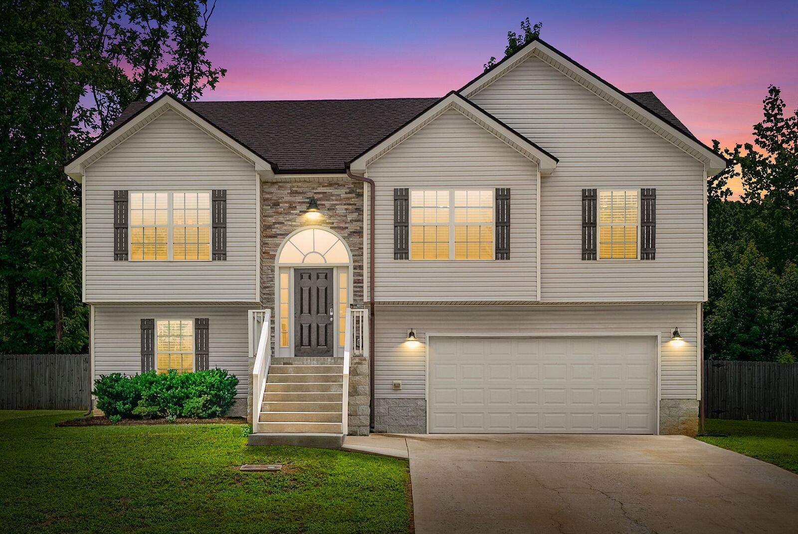 Property Photo:  1672 Putnum Dr  TN 37042 