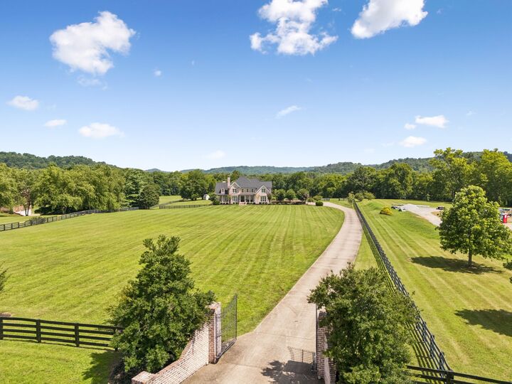 Property Photo: 3216 Baker Ln TN 37064