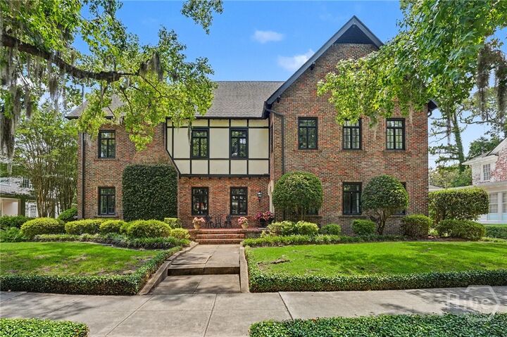 Property Photo:  27 E 49th Street  GA 31405 