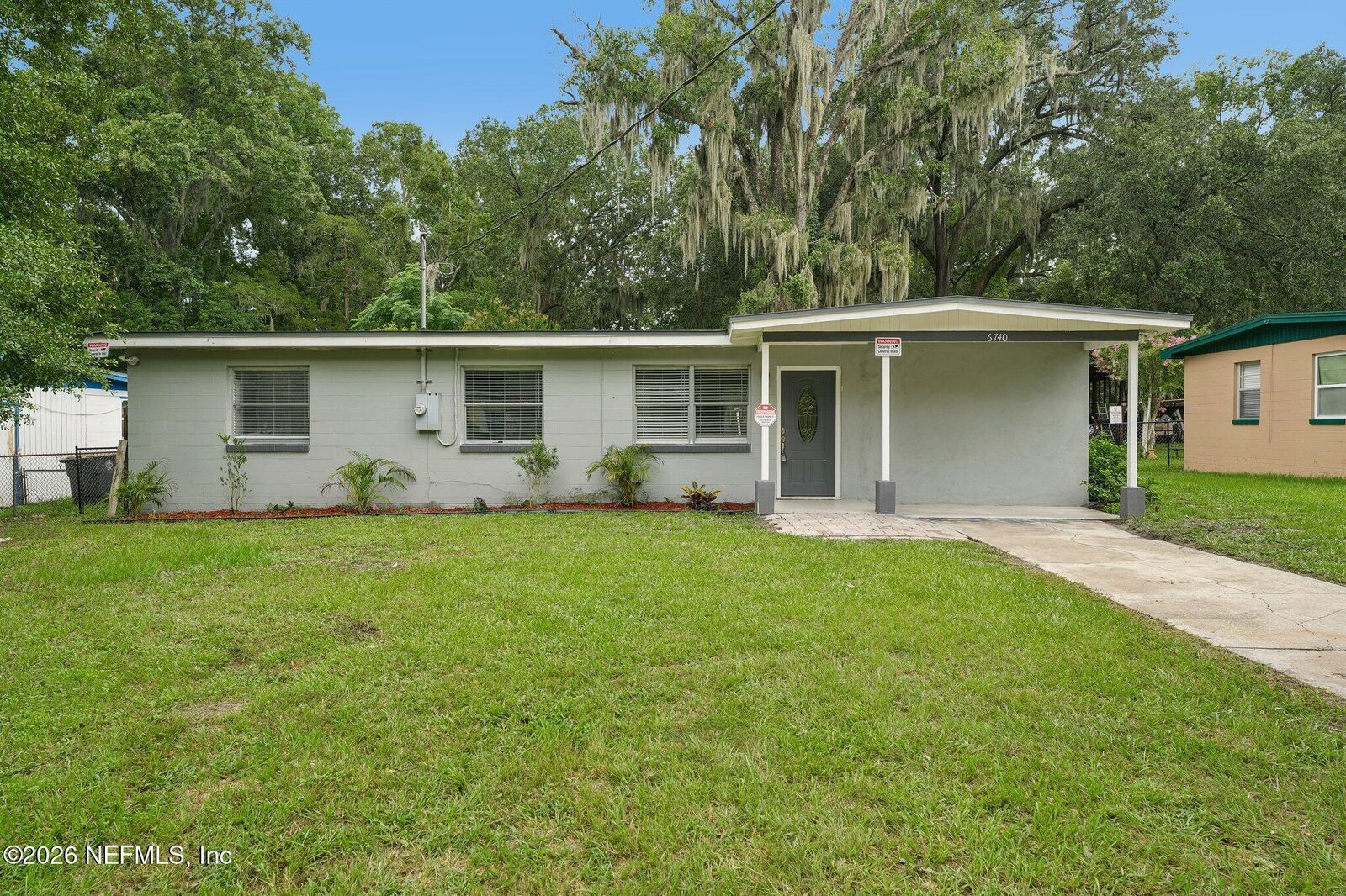 Property Photo: 6740 Yvonne Lane FL 32216
