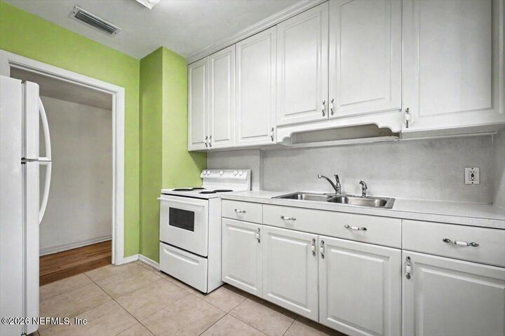 Property Photo:  4252 Pinewood Avenue  FL 32207 