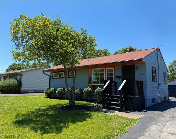 Property Photo:  1520 Gypsy Lane  OH 44446 
