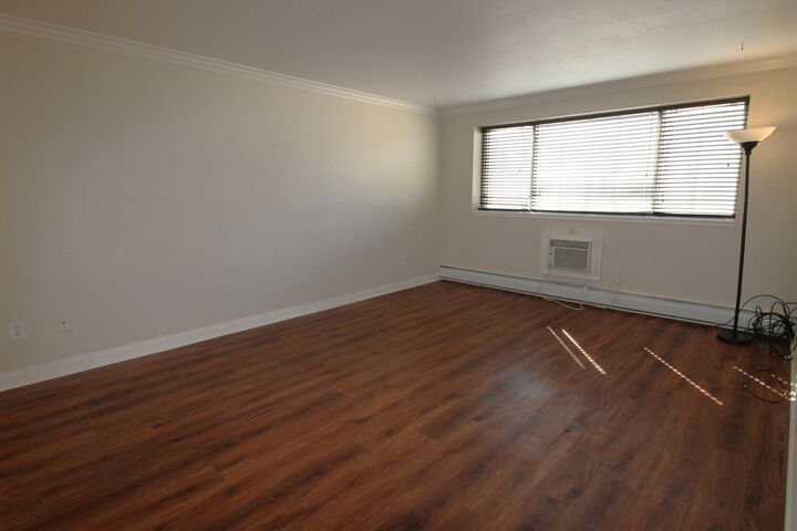 Property Photo: 3120 Hennepin Avenue 103 MN 55408