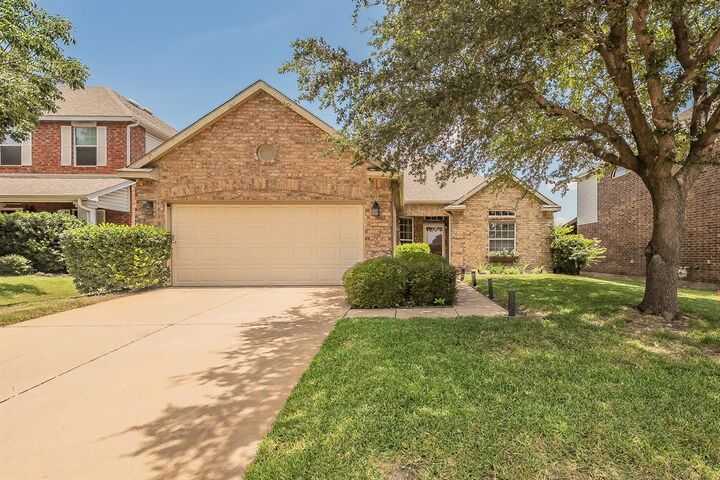 Property Photo: 9032 Saratoga Road TX 76244