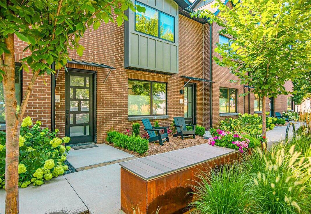 Property Photo:  706 SE B Street  AR 72712 