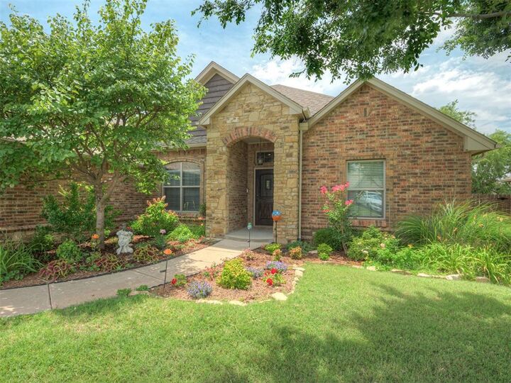 Property Photo:  14005 Savannah River Way  OK 73099 