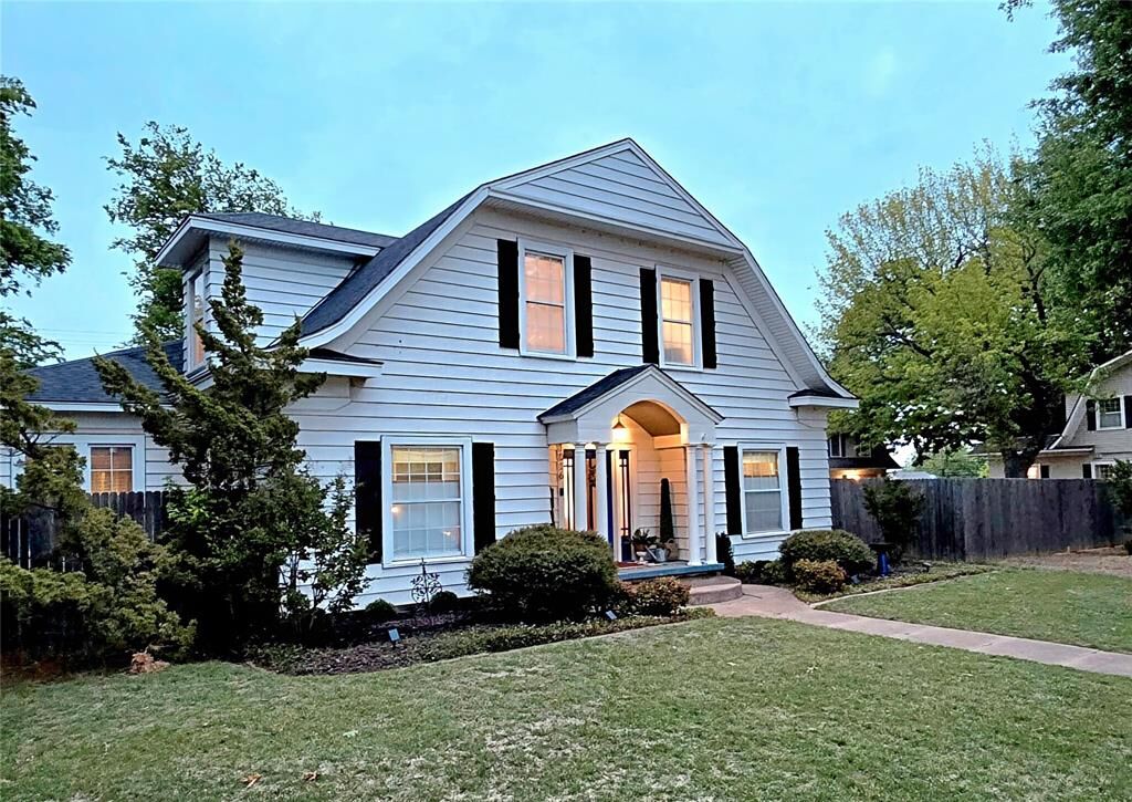 Property Photo: 1016 W Kansas Avenue OK 73018