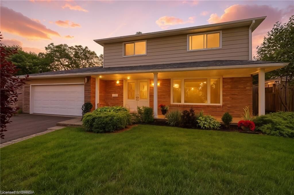 Property Photo:  307 Erindale Drive  ON L7L 4T3 