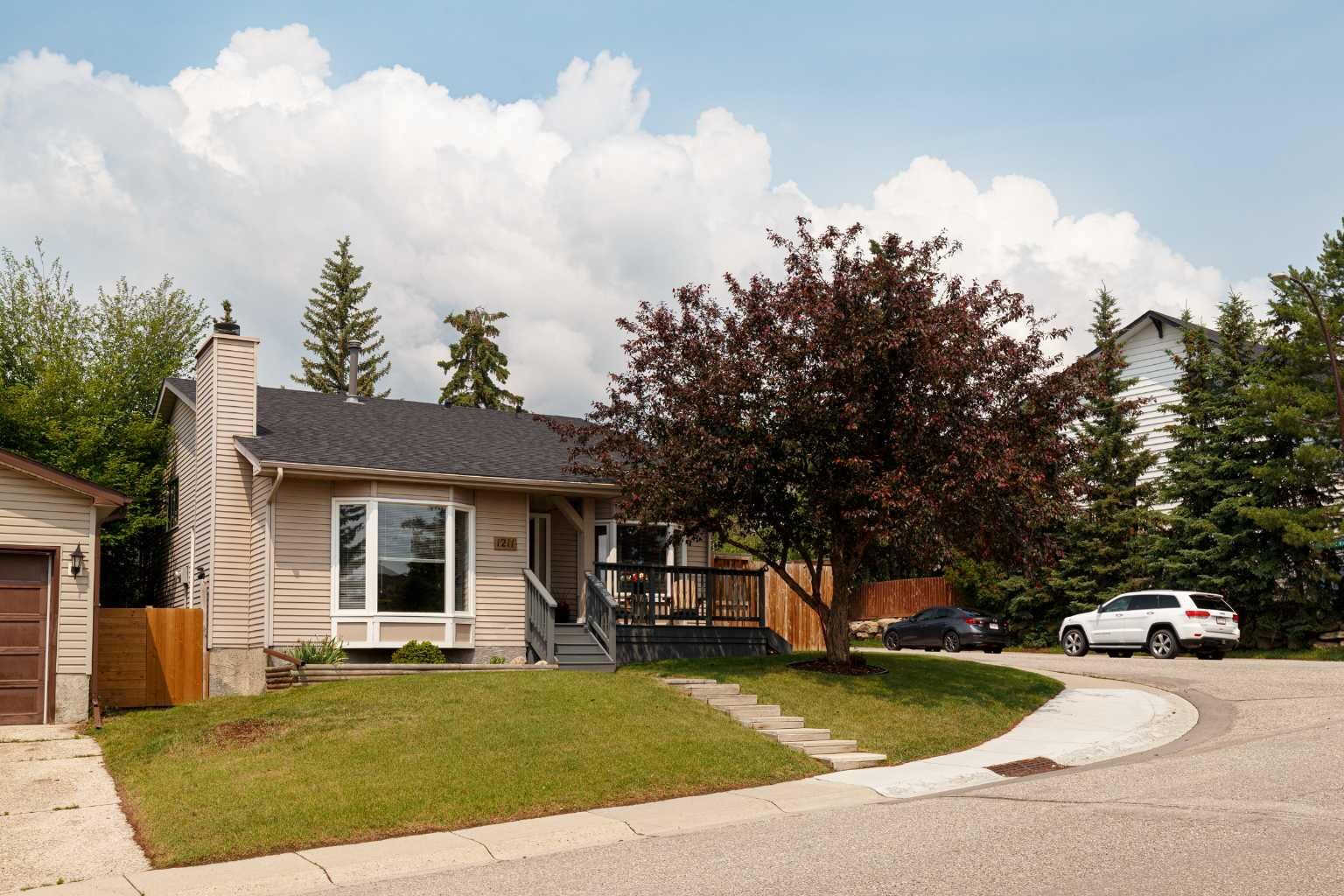 Property Photo:  1211 Ranchview Road NW  AB T3G 2B6 