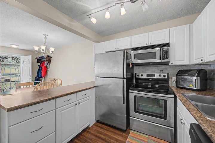 Property Photo:  200 Brookpark Drive SW 814  AB T2W 3E5 