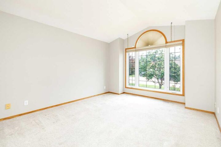 Property Photo:  6 Densmore Crescent  AB T4R 2L8 
