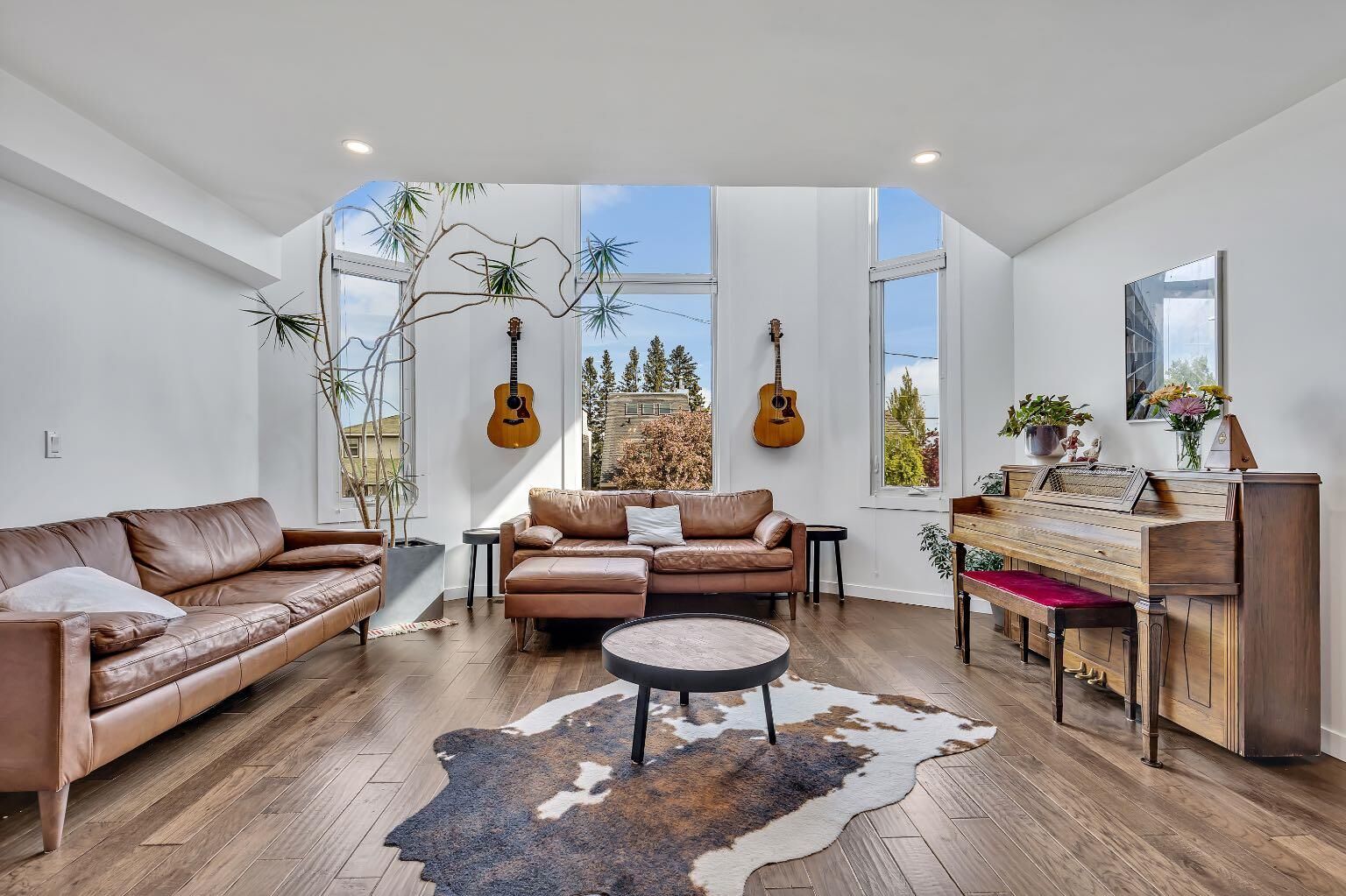 Property Photo:  2033 21 Avenue SW  AB T2T 0N8 