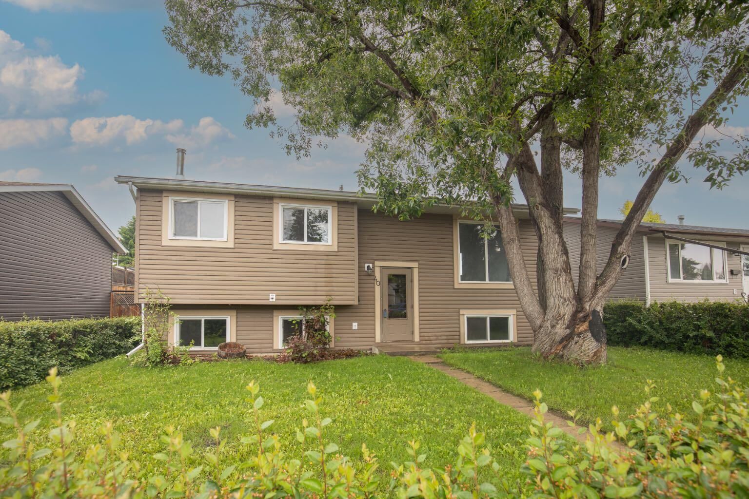 Property Photo:  40 Olsen Street  AB T4P 1S5 