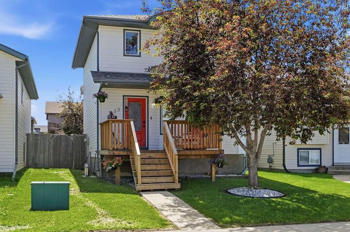 Property Photo: 19 Fenwood Close AB T4S 2K4
