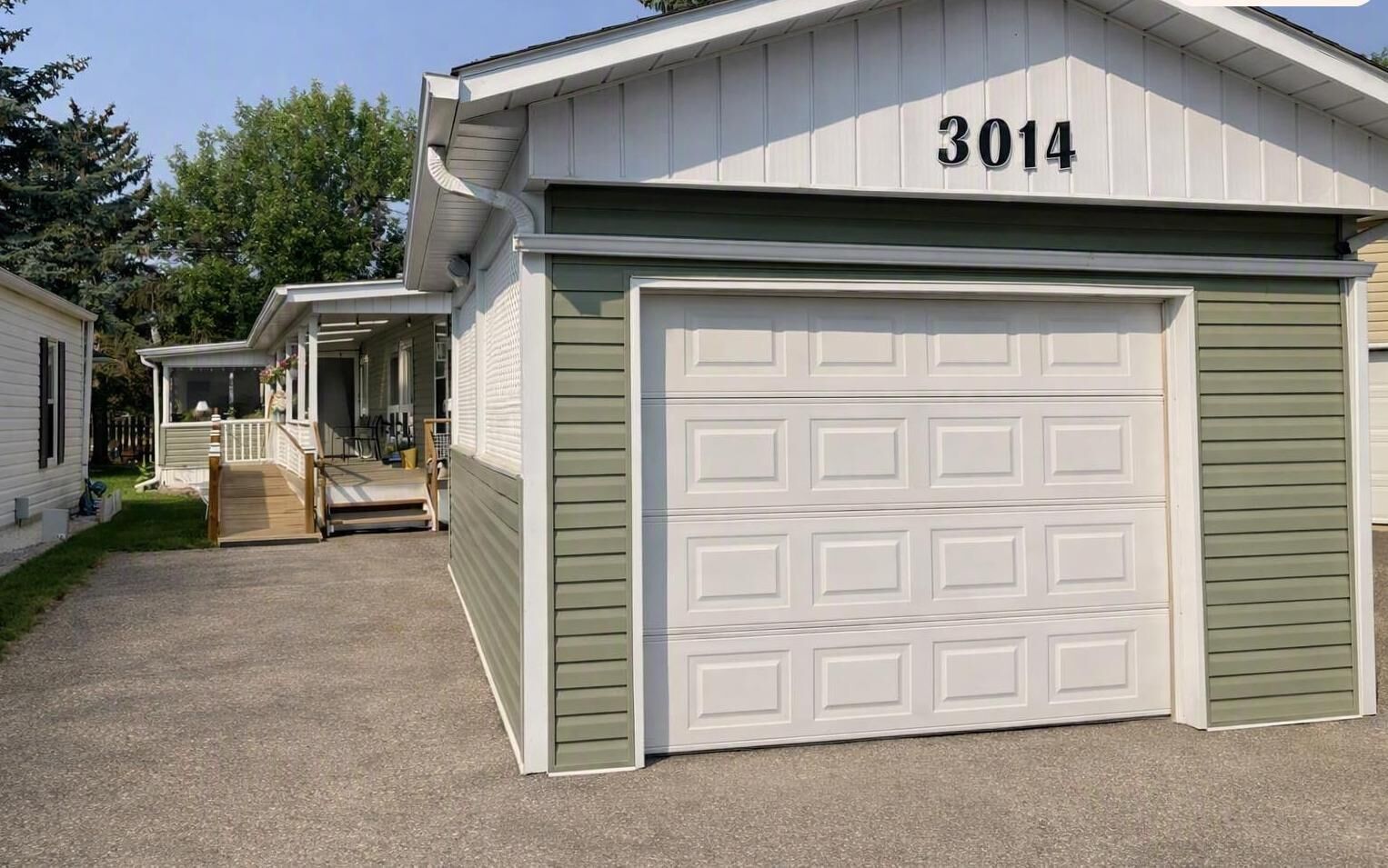 Property Photo: 3014 29th Street S AB T1K 6S7