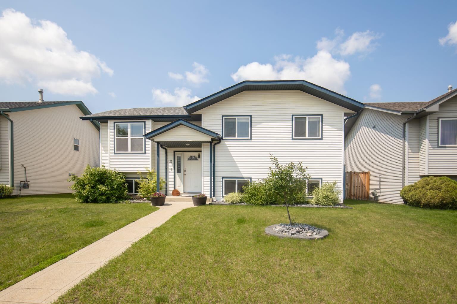 Property Photo: 32 Kendrew Drive AB T4P 3V2