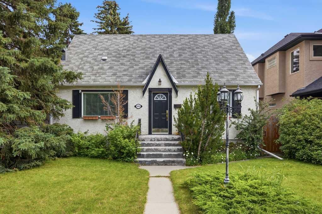 Property Photo:  445 29 Avenue NW  AB T2M 2M4 