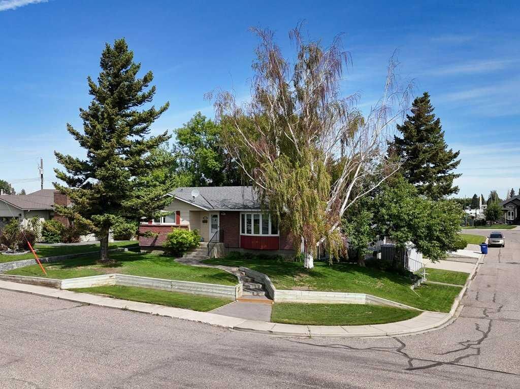 Property Photo: 667 21st Street AB T0L 0Z0