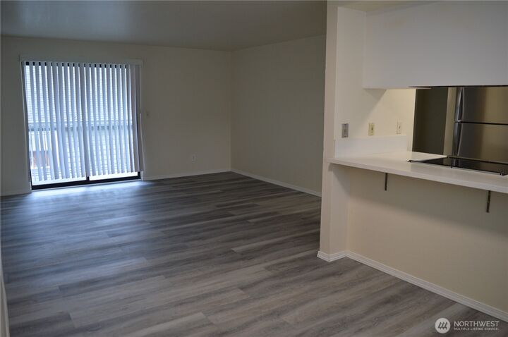 Property Photo: 929 N 105th Street B WA 98133