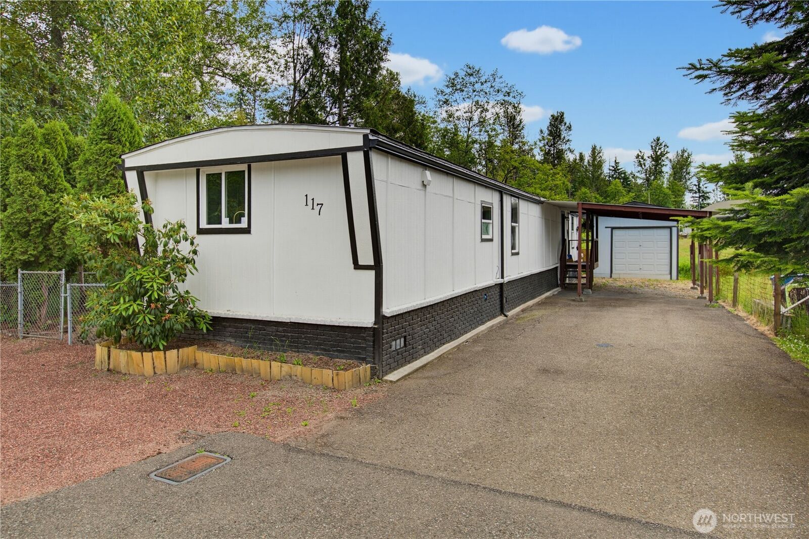 Property Photo: 31108 3rd Avenue 117 WA 98010