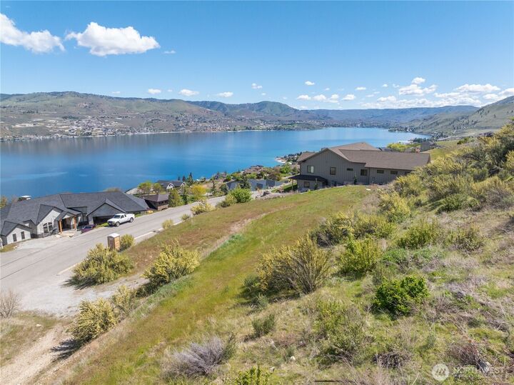Property Photo:  306  Clos Chevalle Road  WA 98816 