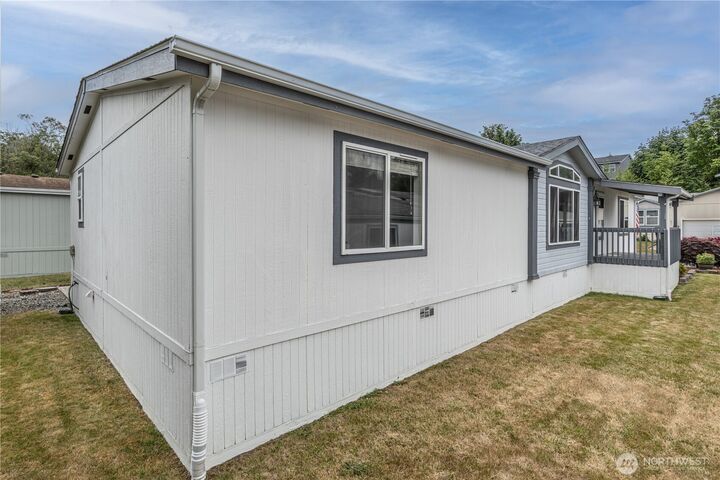 Property Photo:  600 NE Saturn Lane  WA 98311 