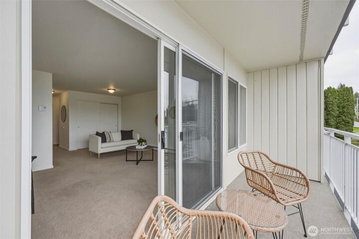 Property Photo:  819  High Street W 106  WA 98225 