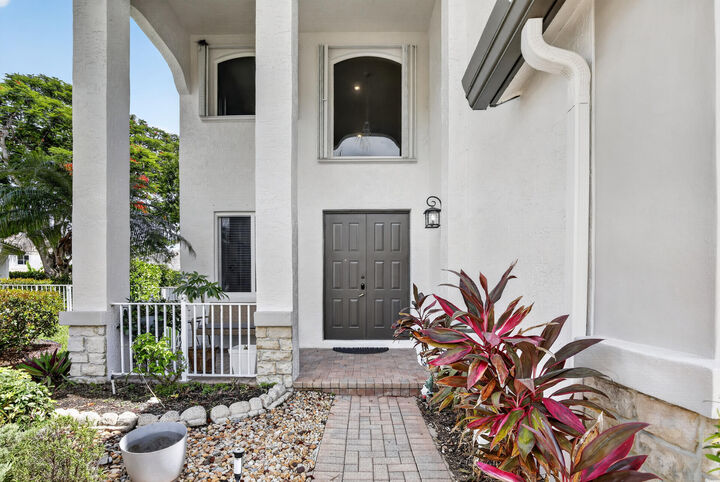 Property Photo:  3701 Condor Court  FL 33331 