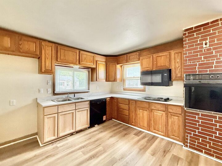 Property Photo: 922 Farwell Street WI 53511