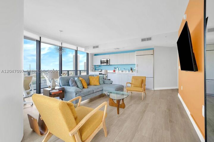 Property Photo: 55 SW 9th St 3306 FL 33130