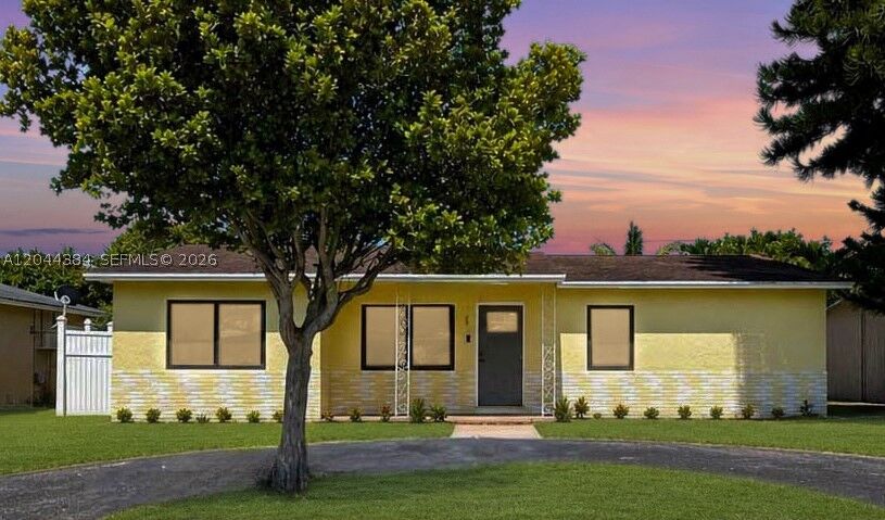 Property Photo: 611 SW 76th Ter FL 33068