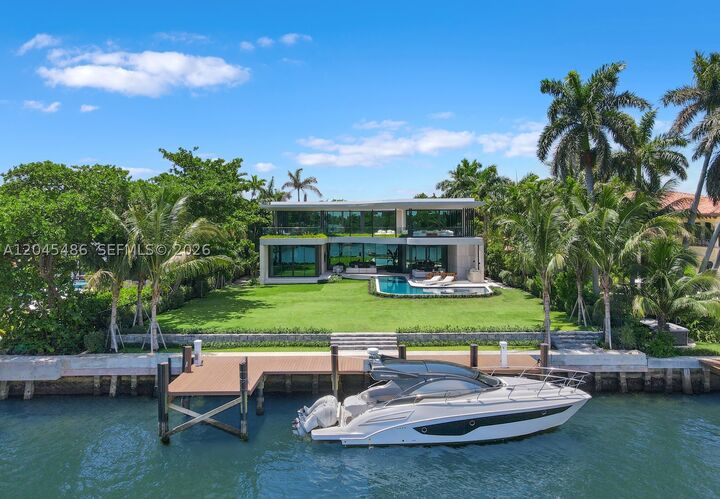 Property Photo: 1015 S Southlake Dr FL 33019