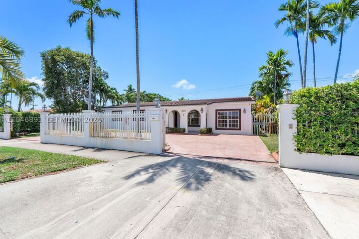 Property Photo:  9260 SW 56th St  FL 33165 