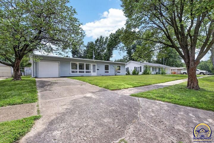 Property Photo:  5517 SW 17th Ter  KS 66604 
