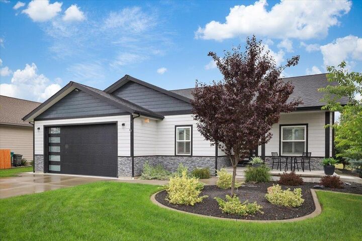 Property Photo:  701 N Country Club Dr  WA 99006 