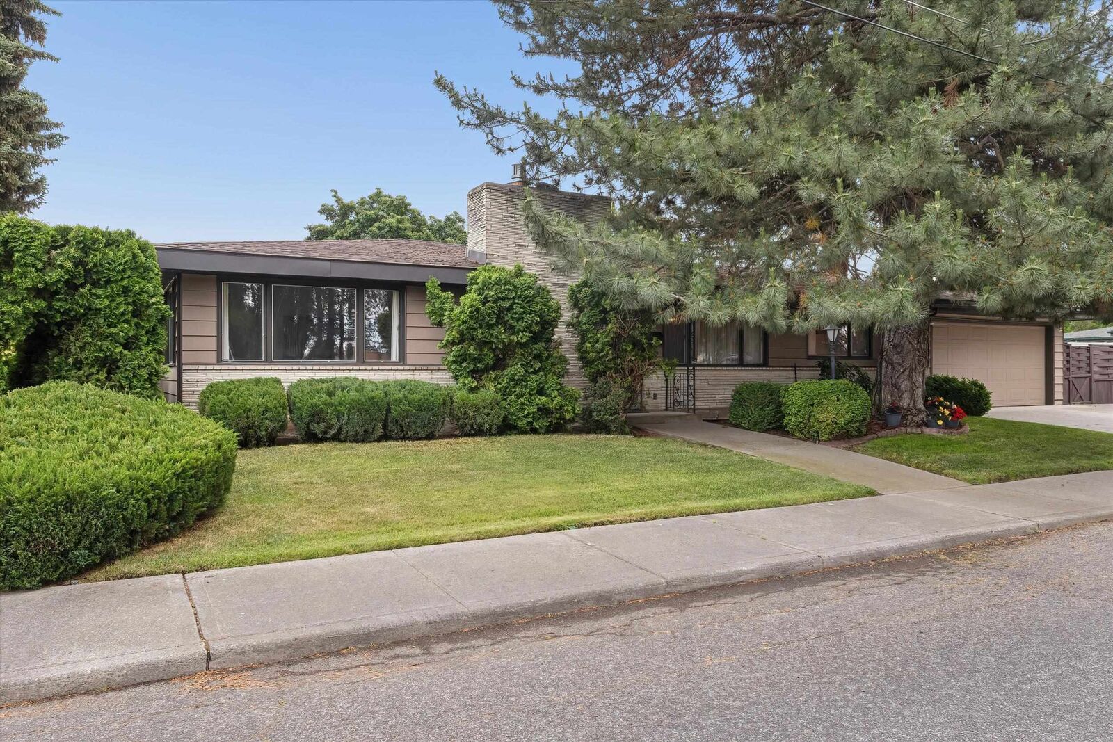 Property Photo: 7018 N Fleming St WA 99208