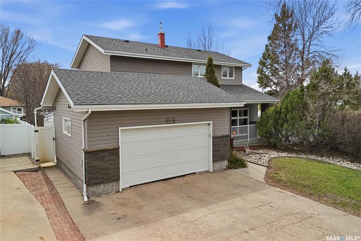Property Photo: 404 Dalgliesh Drive SK S4R 6J1
