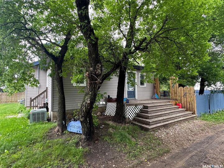 Property Photo: 305 2nd Street N SK S0K 4C0