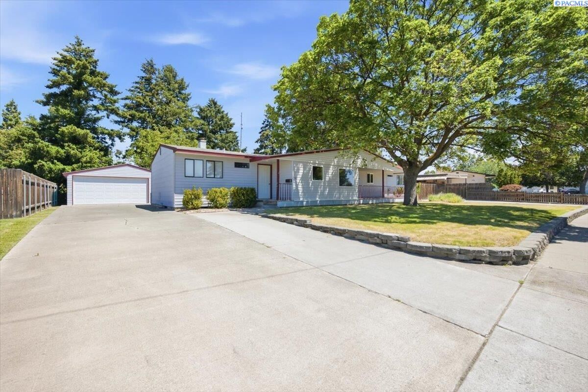 Property Photo:  1026 Birch Ave  WA 99354-3073 