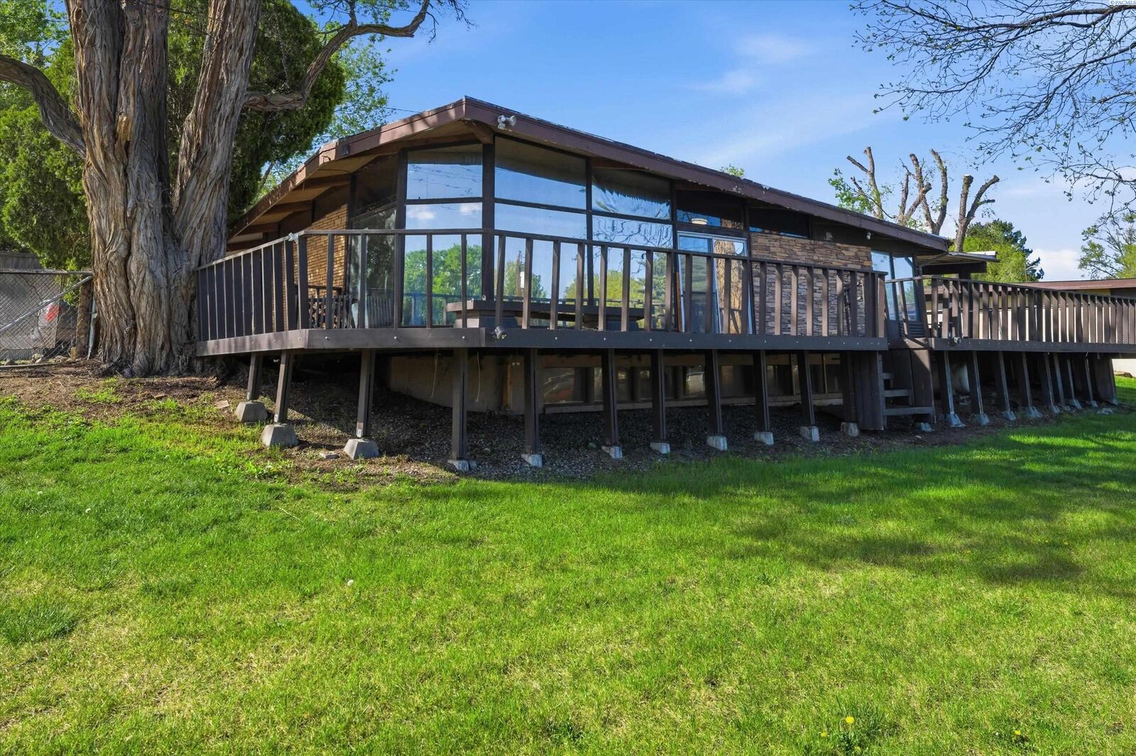 Property Photo:  706 S Morain St  WA 99336 