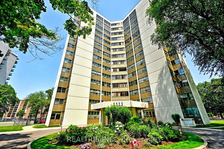 Property Photo: 2323 Confederation Parkway 807 ON L5B 1R6