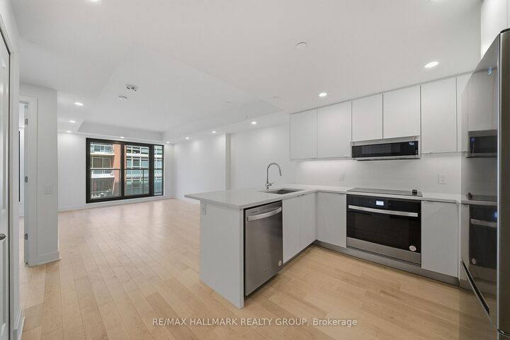 Property Photo: 180 George Street 1703 ON K1N 0G8