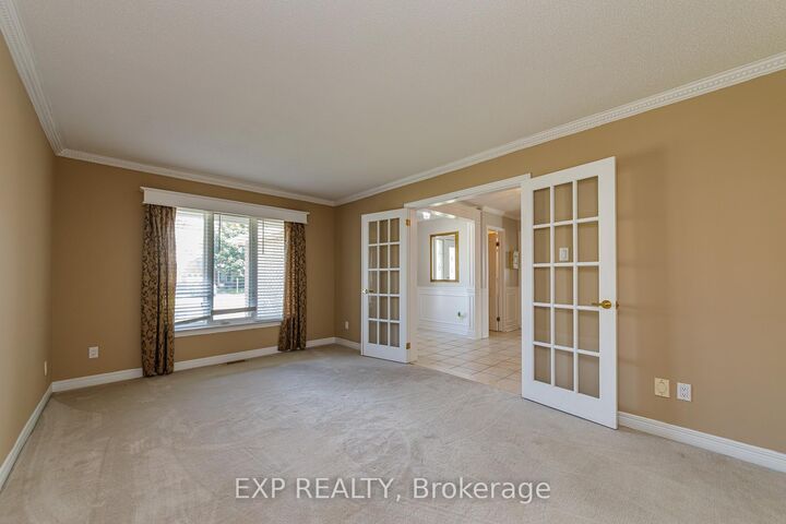 Property Photo:  40 Newborough Crescent  ON K2G 6A5 