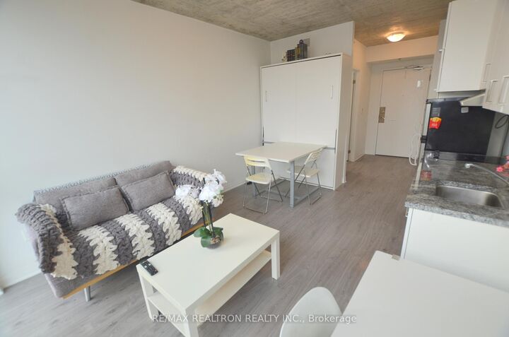 Property Photo: 1900 Simcoe Street N 716 ON L1G 4Y3