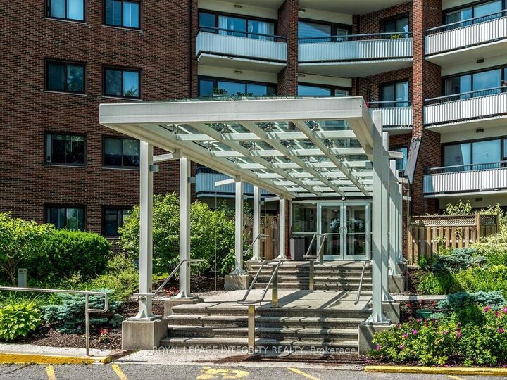 Property Photo: 20 Chesterton Drive 606 ON K2E 6Z7