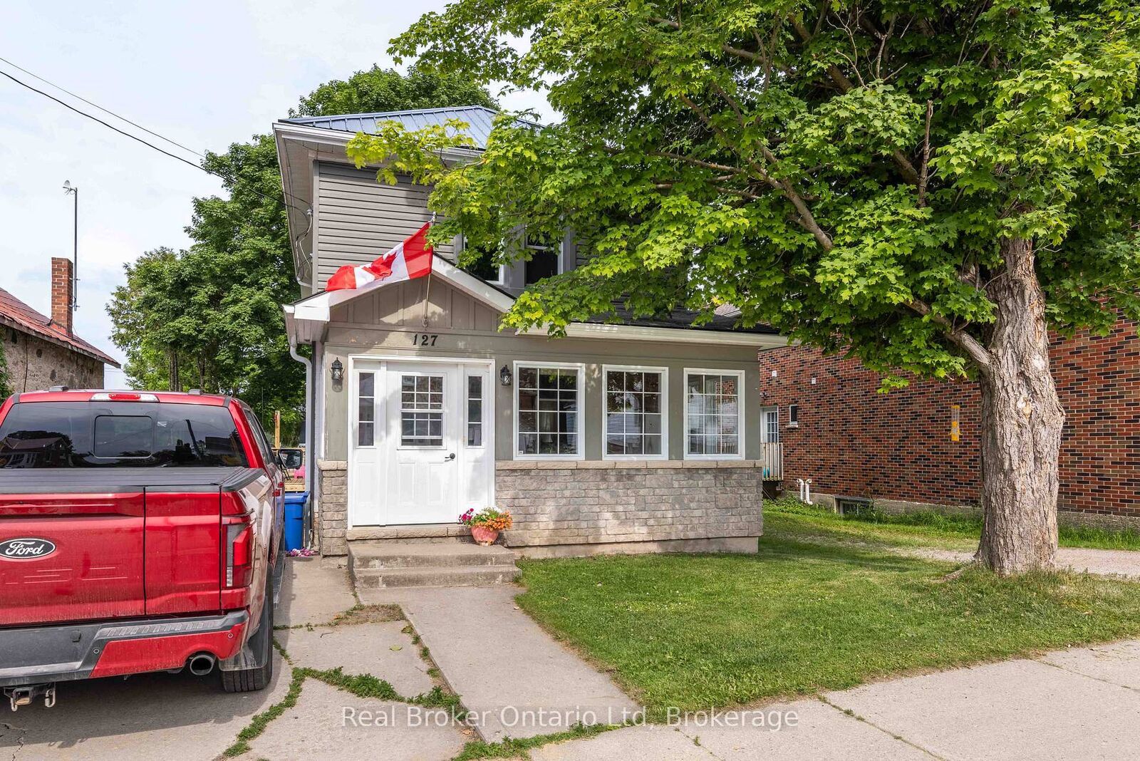 Property Photo: 127 Garafraxa Street ON N0H 1G0