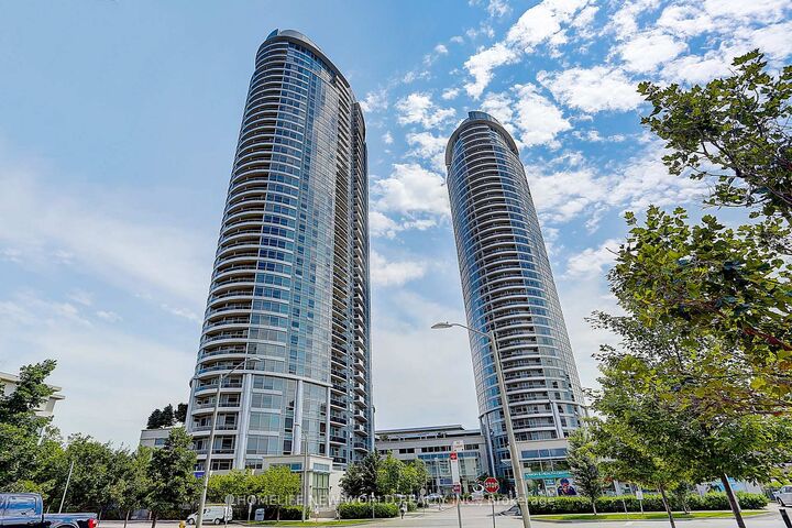 Property Photo:  135 Village Green Square 923  ON M1S 0G4 