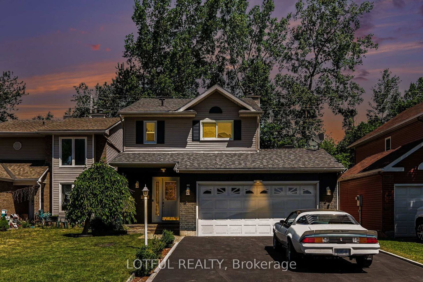 Property Photo: 52 Fair Oaks Crescent ON K2G 4W5