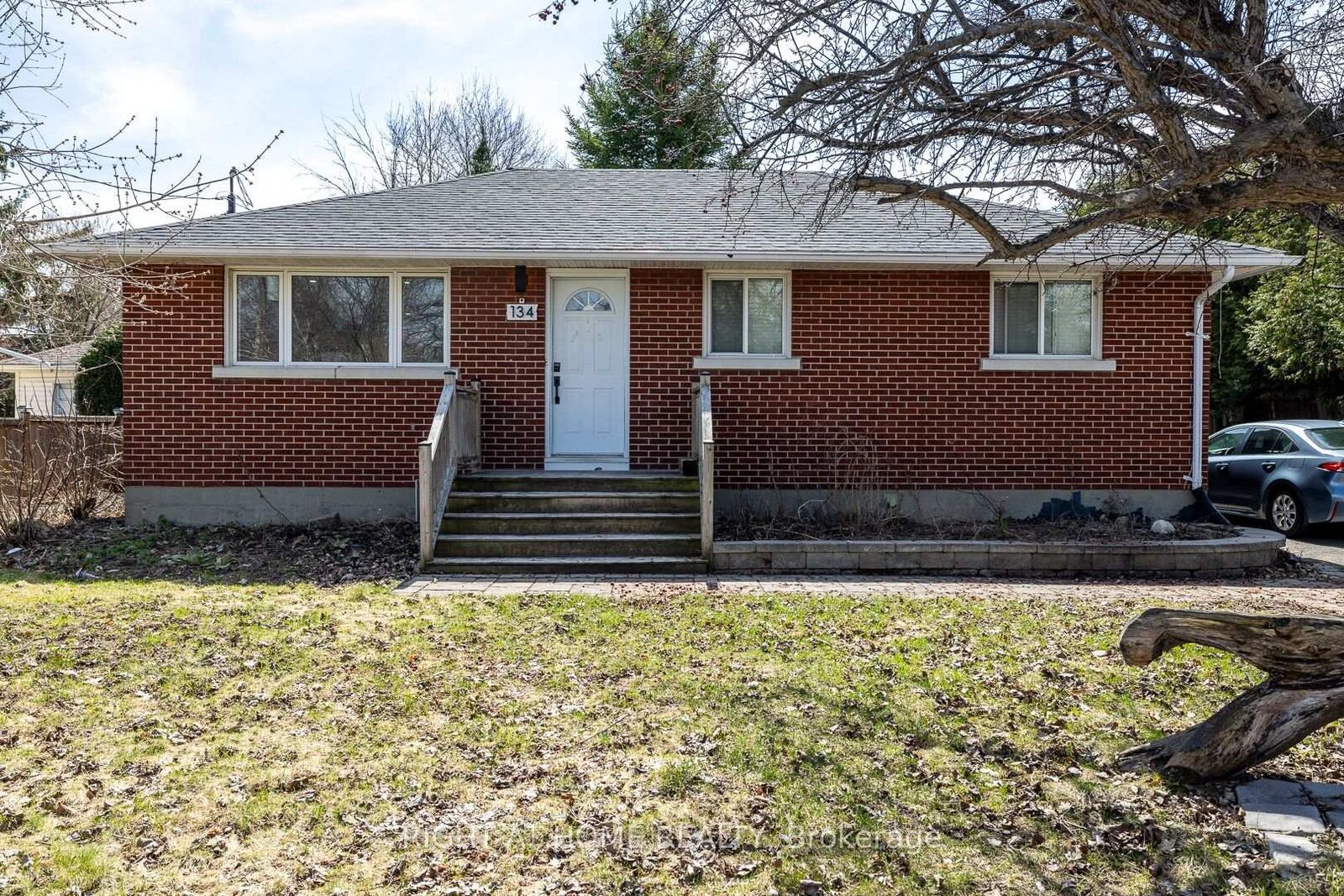 Property Photo: 134 David Drive ON K2G 2N9