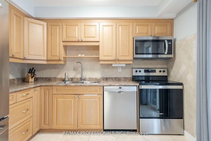 Property Photo:  4199 Gayling Gardens  ON L5L 1Z8 